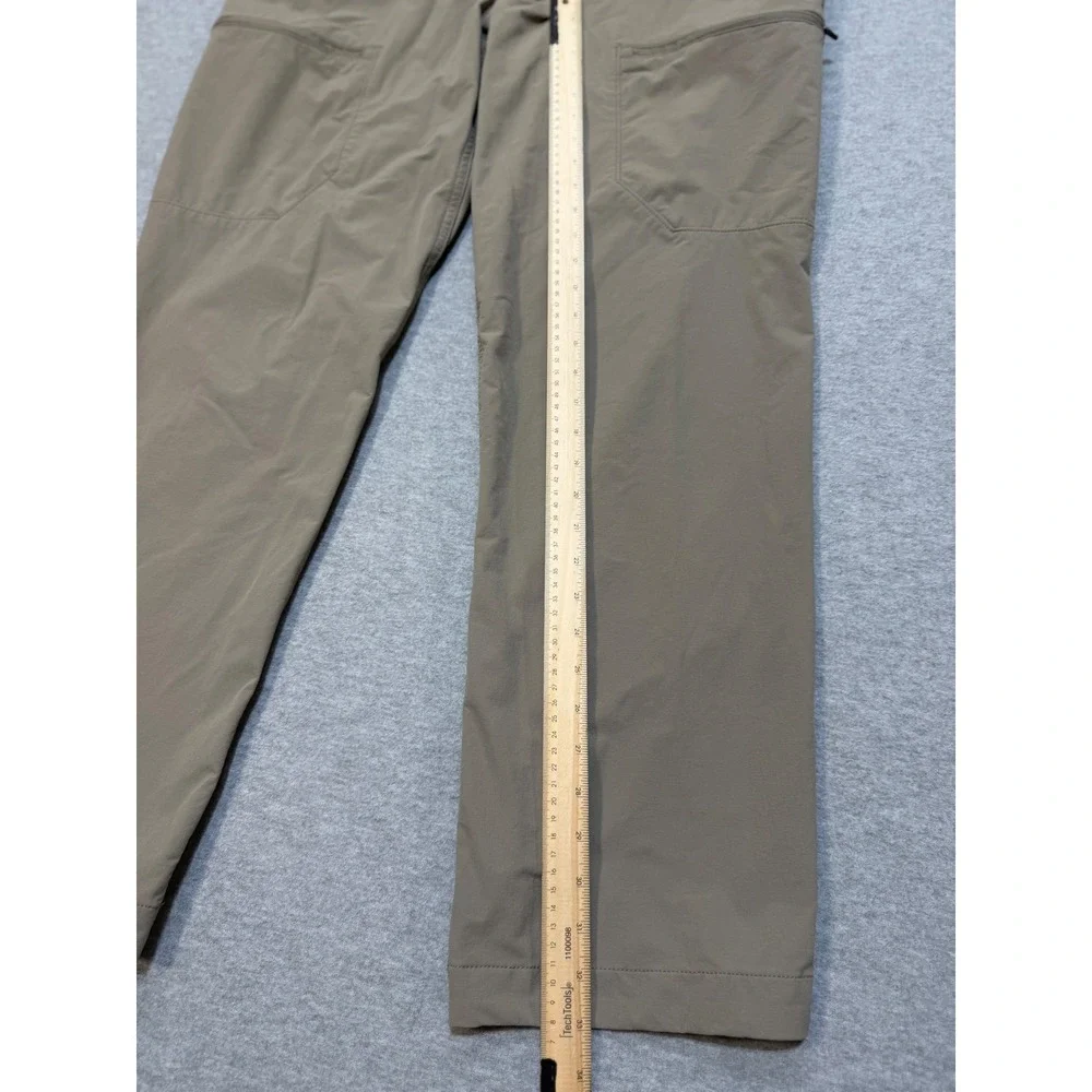 Duluth Trading Co Flexpedition Mens 38x32 Khaki Tan Stretch Cargo Hiking Pants